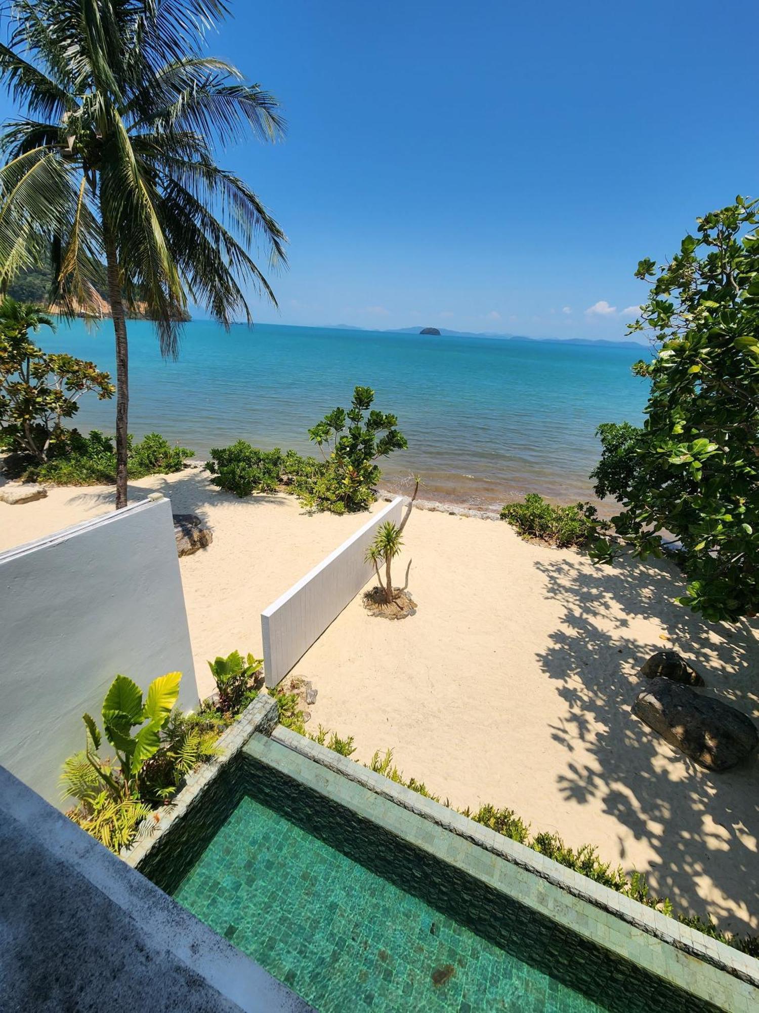Vila Luxury Beachfront Amana 4 Bedroom At Ta-ke A Phuket